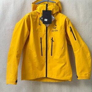 Arcteryx Beta Series Beta LT Hooded Hardshell Jacket, Size M